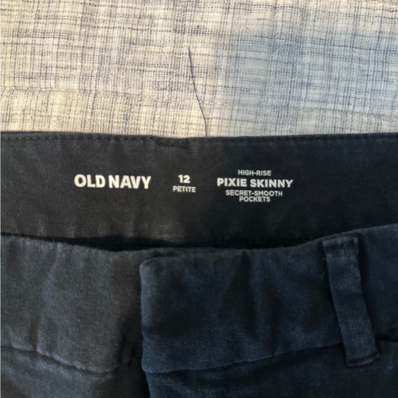 Old Navy High-Rise Pixie Skinny Pants - Picture 7 of 7